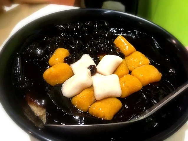 Snowflake taro ball dessert|Wan HLさん