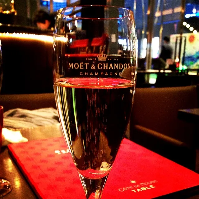 Moët & Chandon champagne|sirakorn owadaさん