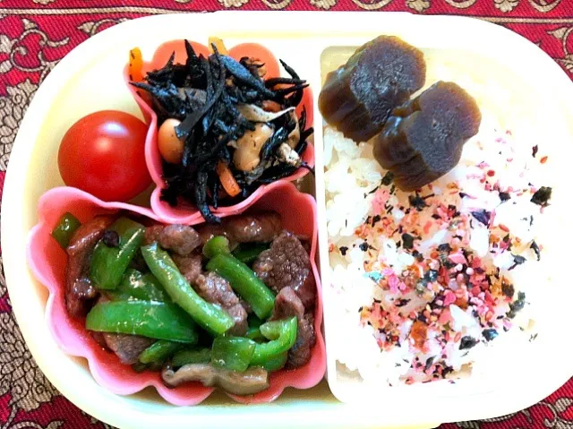 牛肉とピーマンの牡蠣油炒めとひじきの煮物弁当|もえさん