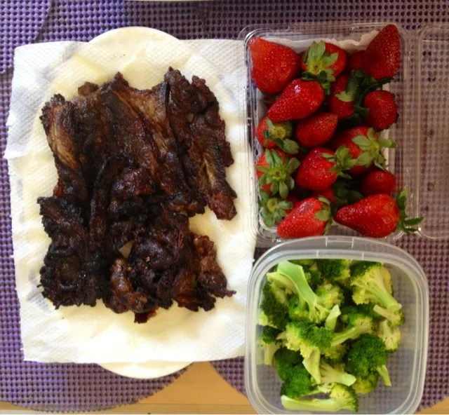 Wagyu steak with Broccoli. Strawberries for dessert|kristina de la cruzさん