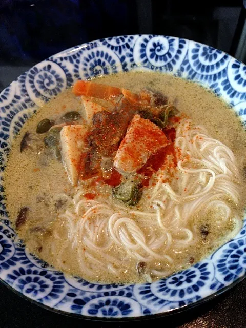 今日の朝カレー 昨日のグリーンカレーに素麺を入れて。カラカッタ！ウマカッタ！|takarkiさん