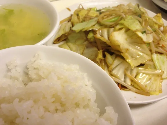 Snapdishの料理写真:野菜炒め定食を頂きました。|momongatomoさん