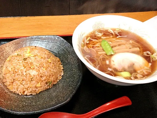 ラーメンと半チャーハン|こんどう かずゆきさん