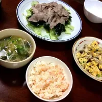 しめじとネギの卵とじ＊鮭ごまごはん＊えのきと小松菜のお味噌汁＊牛しゃぶのさっぱりサラダ|ゆいさん