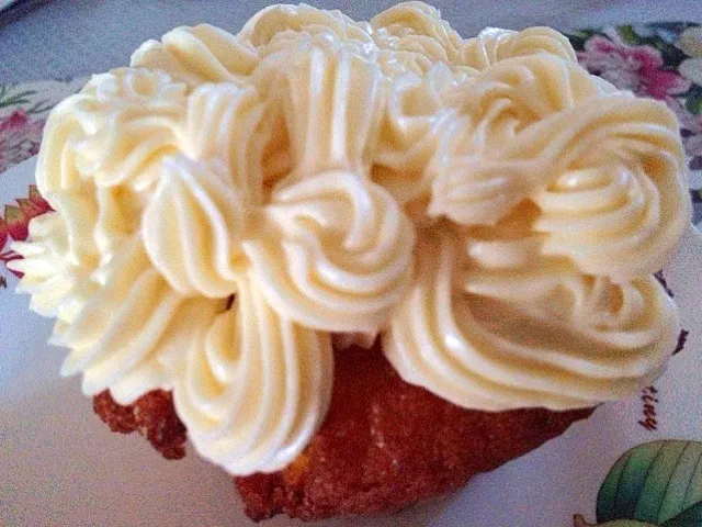 Banana cupcake with cream cheese frosting|Jenny Leeさん