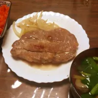 Snapdishの料理写真:塩麹トンテキ、すまし汁、ニンジンのきんぴら|はるかさん