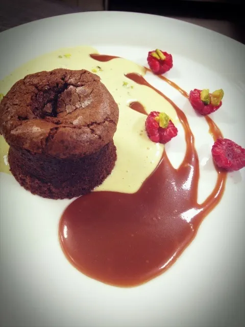 Soft chocolate lava cake with Salted caramel and Vanilla pistachio sauce|Prae~*さん