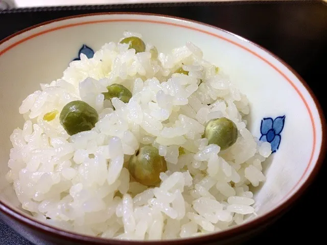 うすいエンドウのお豆ご飯🍚|レイコさん