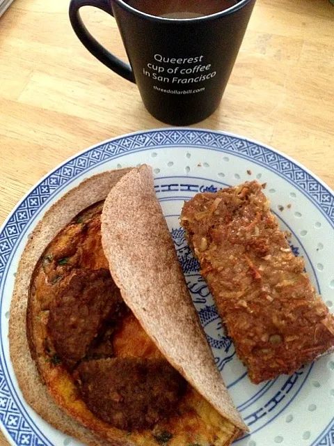 Veggie frittata and carrot cake with coffee!|Ray Quirolgicoさん