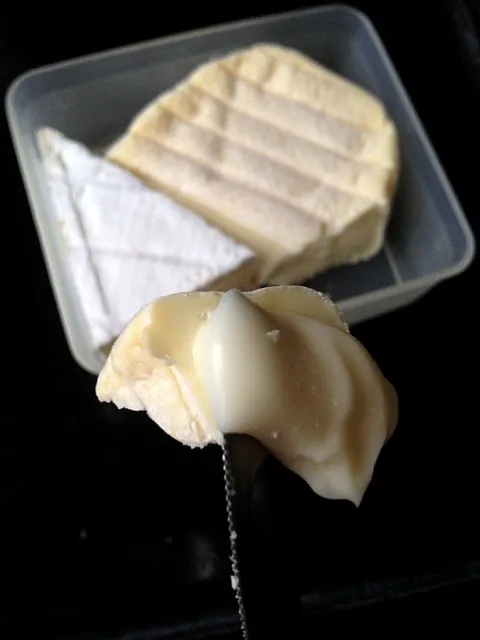 Brie Cheese in room temperature.. sensational!|Yunita Weisさん