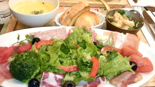 L’OCCITANE cafe の南仏の旅セット|なおさん