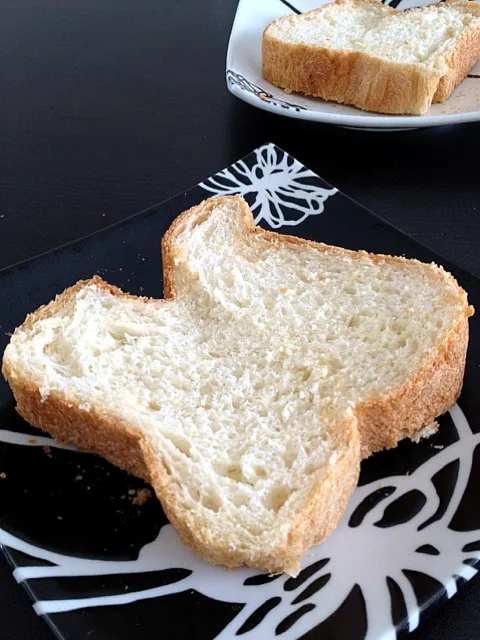 Snapdishの料理写真:ホームベーカリーで食パン|tsuchiya mizuhoさん