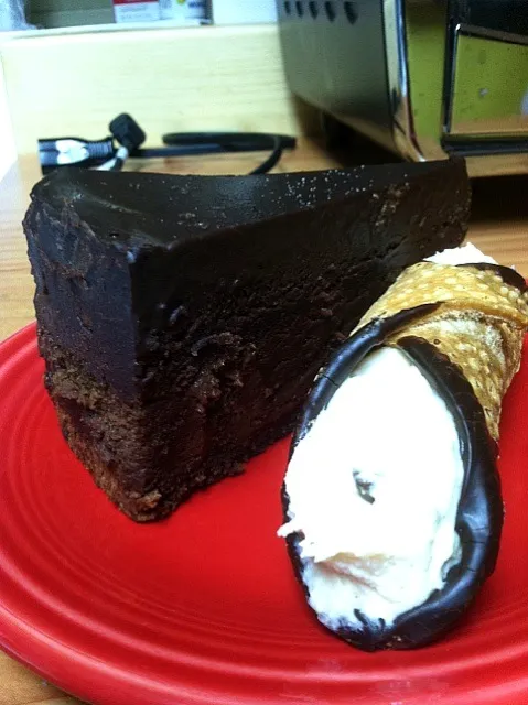 Dark Chocolate ganache torte and cannoli!|Jason Rothさん