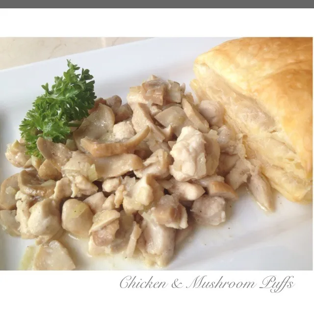 Snapdishの料理写真:Chicken & Mushroom Puffs|sodsai sumさん