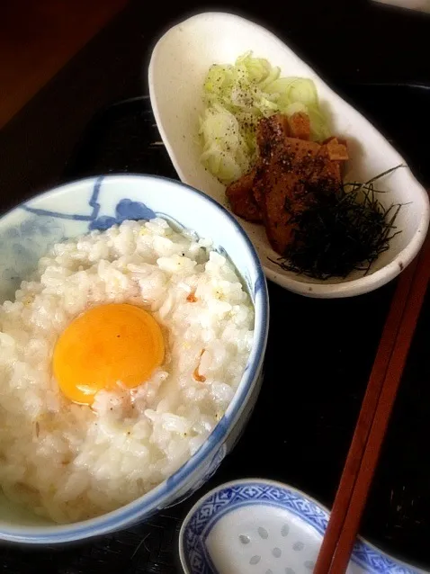 干しエビと卵白のお粥に卵黄のっけて滋味ごはん|まんどしゃさん