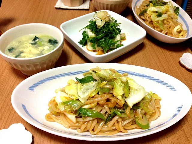 焼うどんと豆腐サラダ|こんこんさん