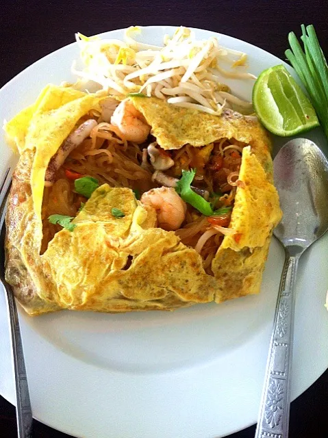 Snapdishの料理写真:PaT ThAi ThAi|jorjeeさん