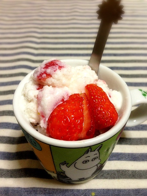 フローズン苺ミルクヨーグルト 苺の砂糖漬け添え カザラ Snapdish スナップディッシュ Id G1lyia