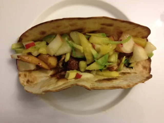 Taco with marinated chicken n avocado, nectarine  and pineapple  salsa|piggybistroさん