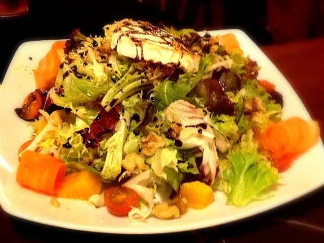 Goat cheese salad|De Pupesさん