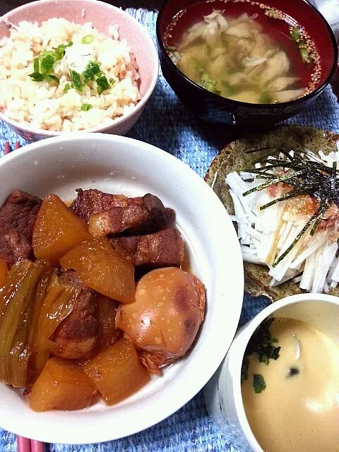 鯛飯 鯛のおすまし 豚の角煮 大根サラダ 茶碗蒸し|野崎恵理さん