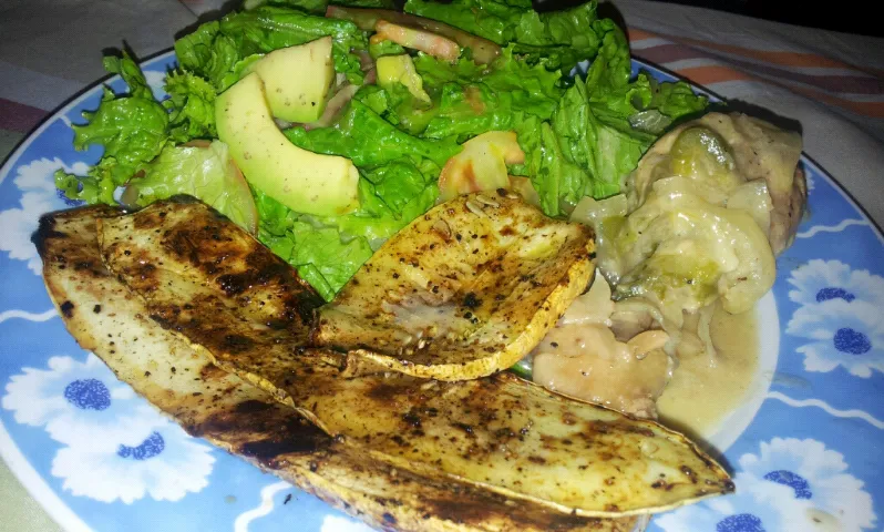 ensalada, pollo con yogur|Abner Alzolayさん