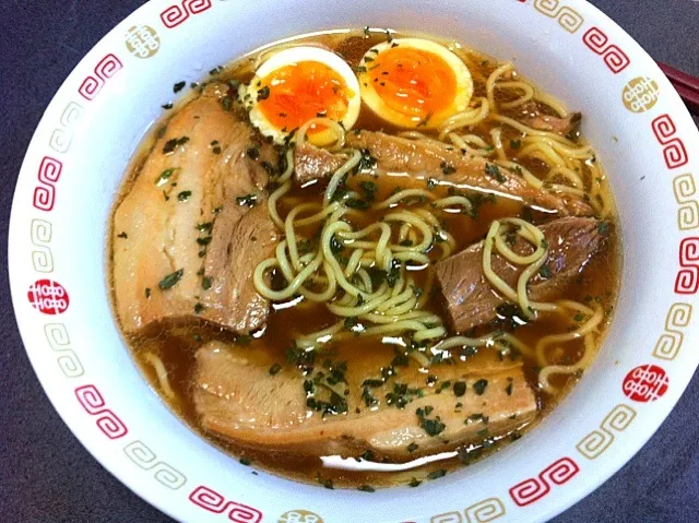 Snapdishの料理写真:朝ラー 角煮中華そば 麺の力醤油味|uchikawa hiroshiさん