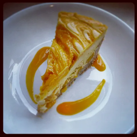 Mango Swirl Cheesecake|Robert Luさん