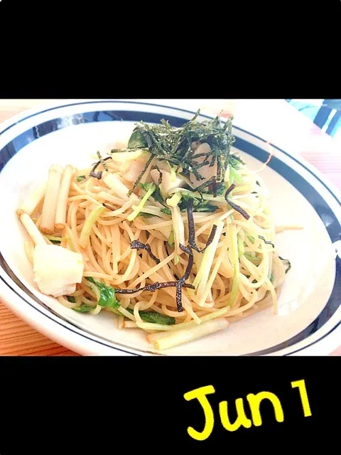 三つ葉と帆立のパスタ🍝サラダセット🍅|中さんさん