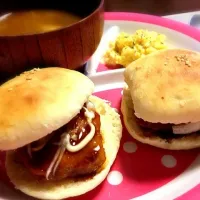 Snapdishの料理写真:照り焼きチキンバーガー|maikoさん