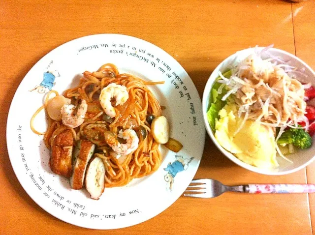 Snapdishの料理写真:海老とホタテのパスタとポテトと玉ねぎのサラダ|kanameさん