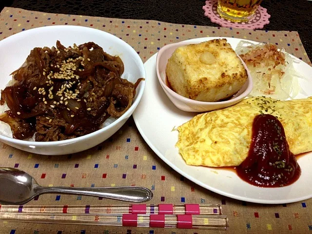 牛丼、オムレツ、玉ねぎサラダ、揚げ出し豆腐|あいさん