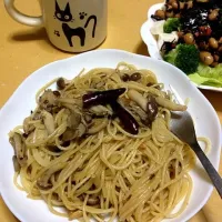 Snapdishの料理写真:アンチョビとキノコのペペロンチーノ|Shinichiro Araiさん