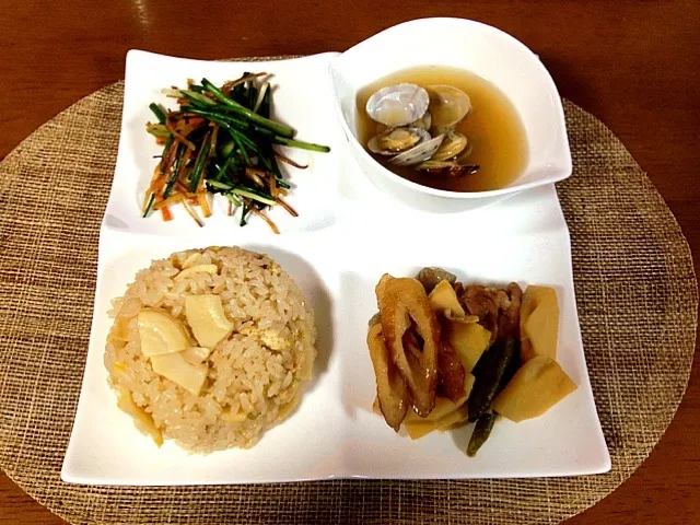 タケノコごはんとタケノコの煮物とのびるの和え物|信太郎さん