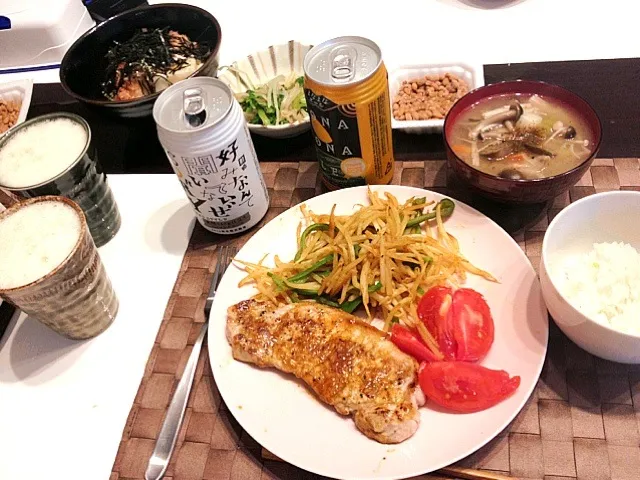 Snapdishの料理写真:今夜はカレー風味のポークソテー、豚汁、お浸し、長芋のサラダ、、、、よなよなエールと前略〜と一緒に|gintanさん