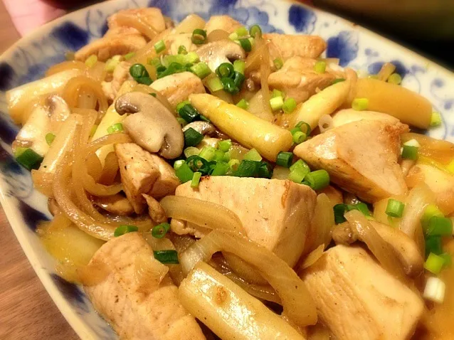 Butter sautéed chicken breast with white asparagus, mushrooms and onions|Junya Tanakaさん