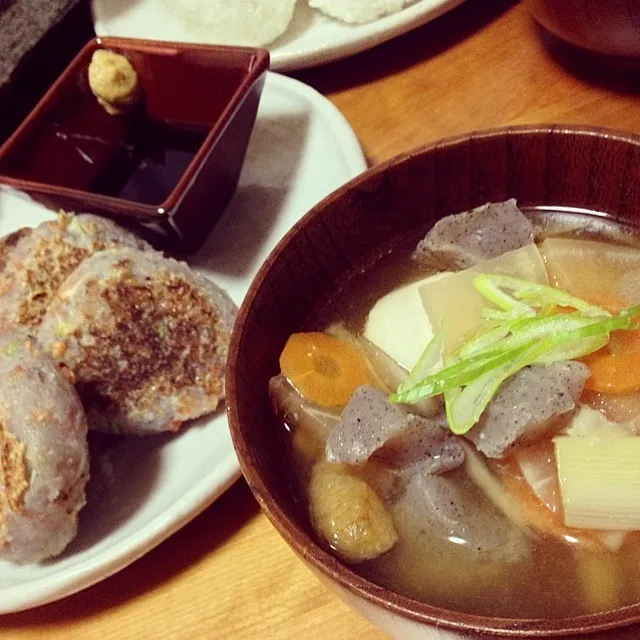 豚汁、海老レンコンバーグ、そして梅おにぎり🍙|シーチキンさん