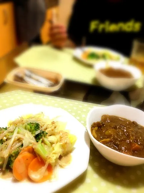 Snapdishの料理写真:温野菜とカレー|いっせいさん