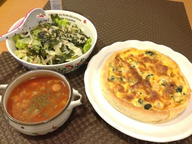 本日の夕飯（キッシュ、もやしのツナサラダ、ミネストローネ）|鈴木美帆さん