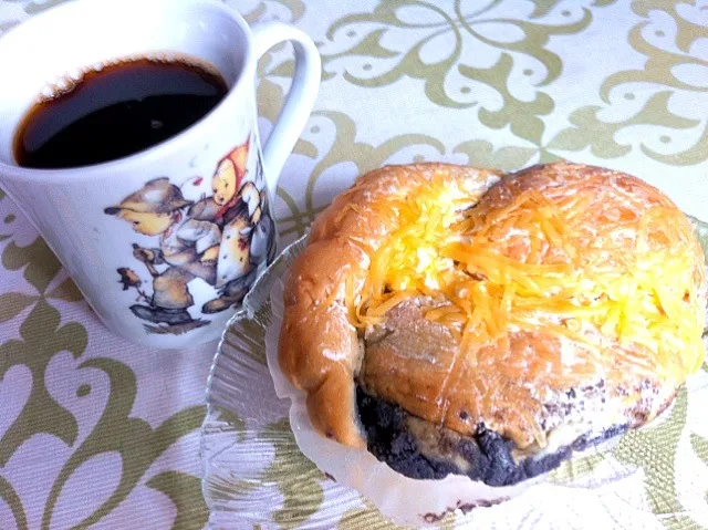 Brioche with Cheese & Purple Yam|Nanaさん