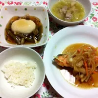 Snapdishの料理写真:鮭の南蛮漬け、豆腐のきのこあんかけ、鶏肉とキャベツの中華スープ|まいか*kmicsさん