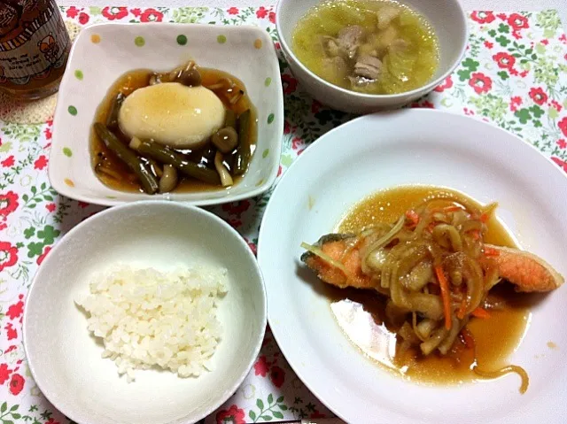 Snapdishの料理写真:鮭の南蛮漬け、豆腐のきのこあんかけ、鶏肉とキャベツの中華スープ|まいか*kmicsさん