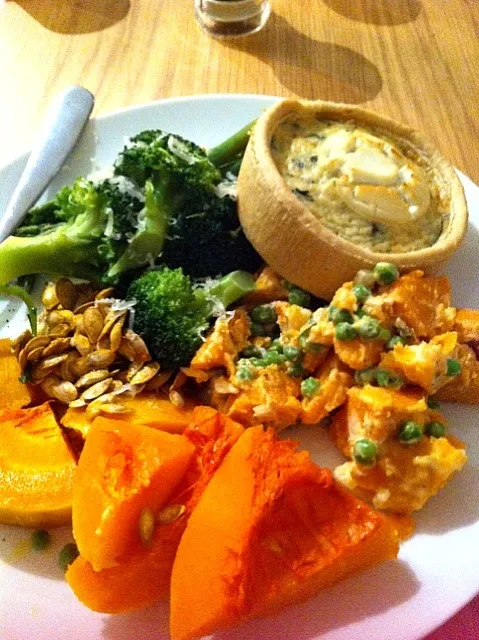 Sweet potato salad, butternut squash, broccoli with parmazan cheese, roasted squash seeds, asparagus and a spinach and goats cheese tart ❤|🍓Jolejo🍓さん