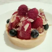 Snapdishの料理写真:berries tart|Gavin Teoさん