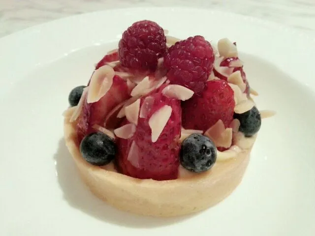 Snapdishの料理写真:berries tart|Gavin Teoさん