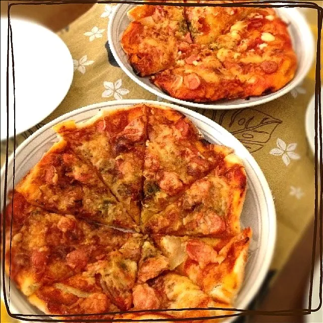 長男と次女作のピザ🍕でランチ♡|ゆりっぺ⋆*❁さん