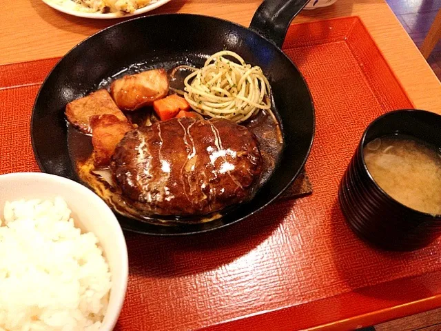 デミグラスハンバーグ定食|izumizakiさん