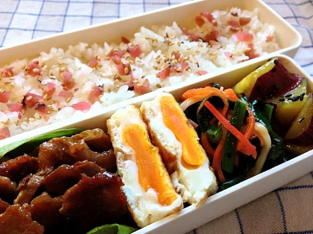 ４月８日のお弁当                        揚げない大学芋♪|azukiさん