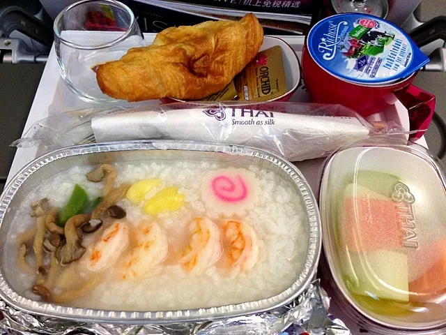 ข้าวต้มอาหารบนเครื่อง 機内食のタイお粥@ในเครื่องบิน Thai Airways|akiさん