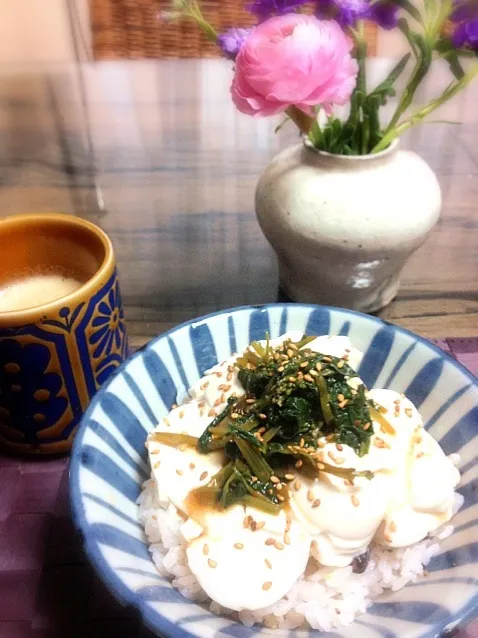 自家製山葵の花の醤油漬けと、寄せ豆腐の十穀米丼|彩さん